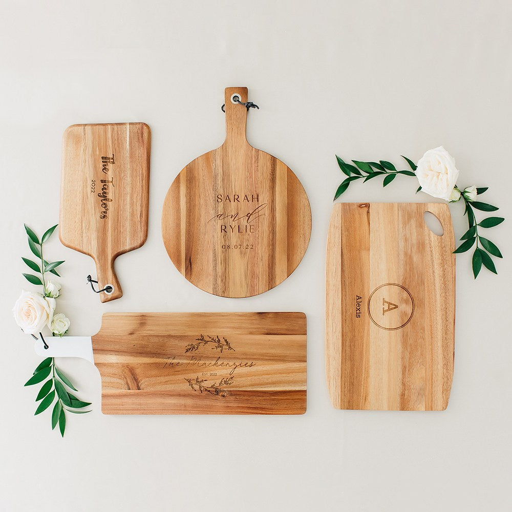 PERSONALIZED ROUND CUTTING & SERVING BOARD WITH HANDLE - RETRO SCRIPT