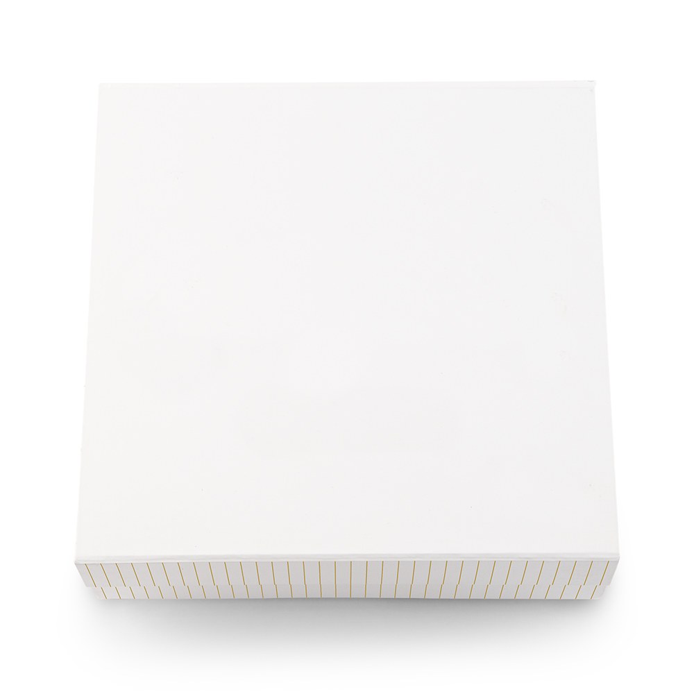 LARGE PERSONALIZED WHITE BRIDAL PARTY GIFT BOX WITH MAGNETIC LID -  MRS SCRIPT