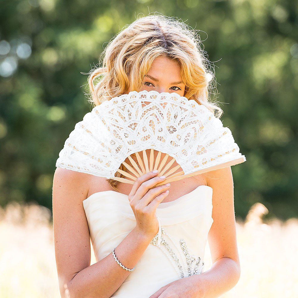 WHITE LACE HAND FAN