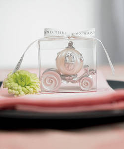 CINDERELLA WEDDING CARRIAGE CANDLE - AyaZay Wedding Shoppe