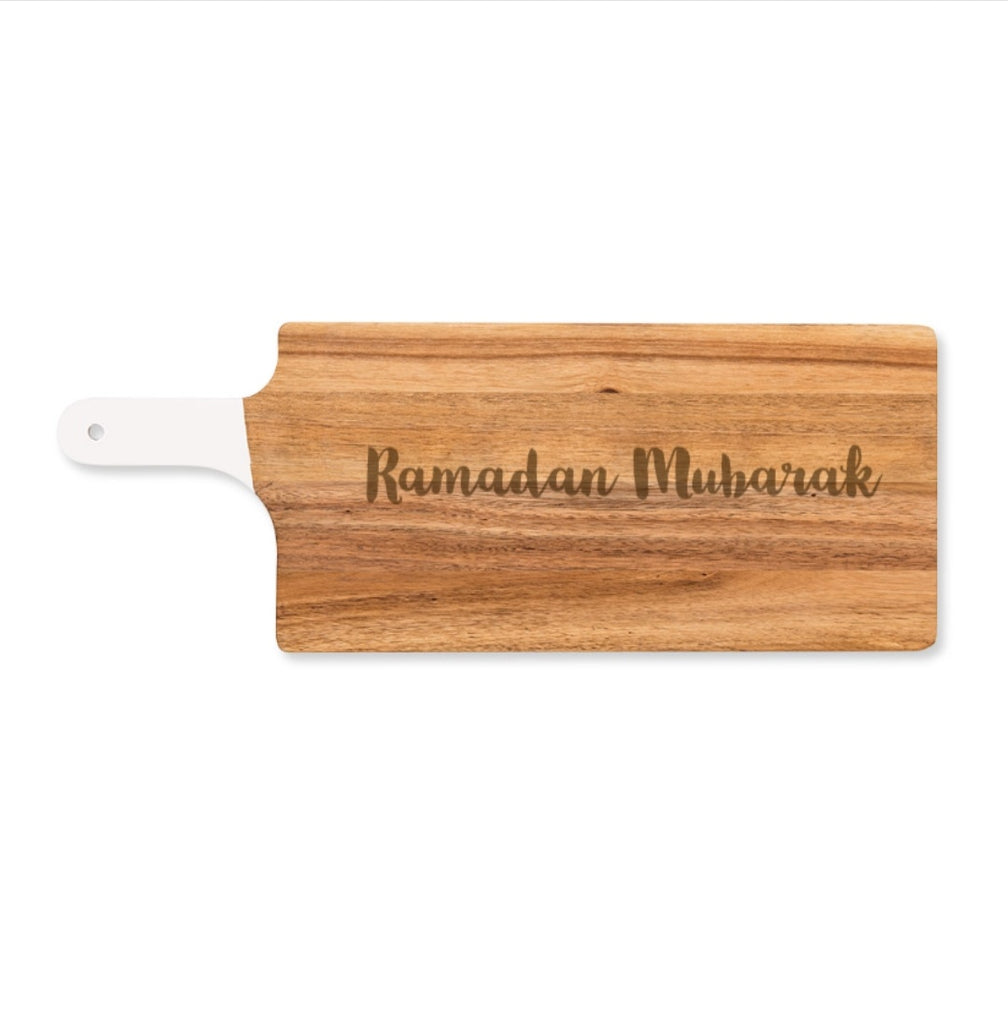 "Ramadan Mubarak" RECTANGULAR SERVING BOARD WITH WHITE HANDLE